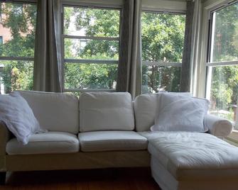 Serenity at Home Guest House - Brooklyn - Oturma odası