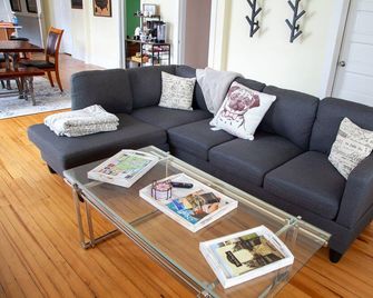 The Cozy Bear Bungalow - New Bern - Wohnzimmer