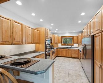 Mountain Escape Lodge - Victor - Cocina