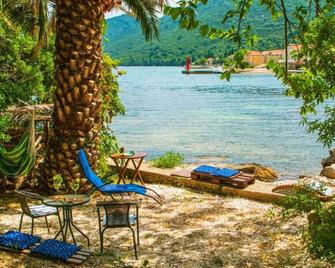 Seaside Holiday Home Andrija - Broce - Patio