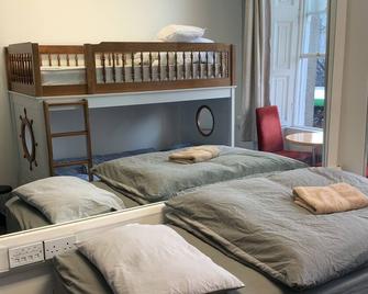 Eden Quay Guesthouse Private Rooms - Dublin - Bedroom