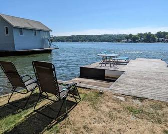 Charming Lake House w/ Large Dock - Hopatcong - Patio
