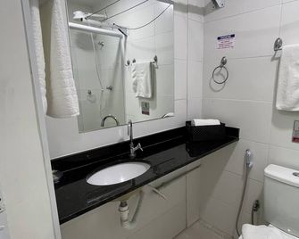 Asturias Mall & Suítes - Guarujá - Banheiro