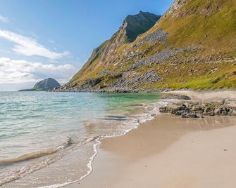 Amazing Home In Stamsund With Kitchen - Stamsund - Beach