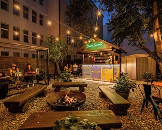 Prague Dream Hostel - Prague - Patio