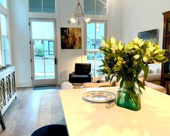 Early check in late check out cottage in SERENBE Chattahoochee Hills GA - Palmetto - Dining room