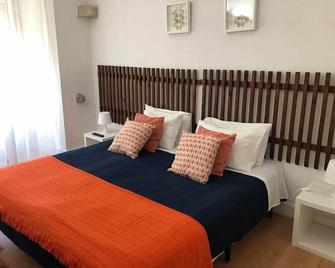 Avis Guesthouse - Evora - Habitación