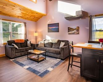 Stout Grove - New House minutes from the New River Gorge National Park - Fayetteville - Huiskamer