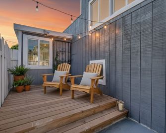 Cozy 2-bedroom house in welcoming Oakland with AC - Oakland - Balkon