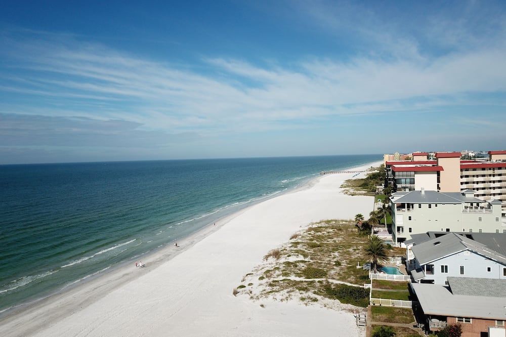 One Bedr/One Bath Newly Renovated Few Steps from The Beach - Redington Shores - Beach