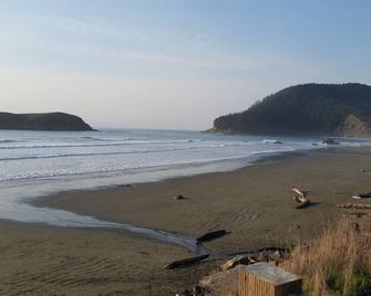 Cornerstone Ranch experience minutes to the beach and Rogue River - Gold Beach - Beach
