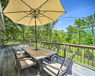 Charming Cottage w/ Deck: Mtn + Lake Views! - Wallkill - Balcón