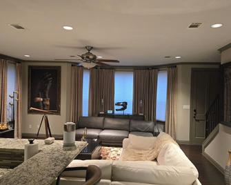 House of Pearl! - Tupelo - Living room