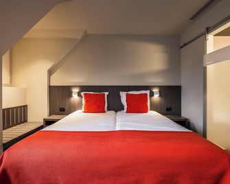 Square Hotel - קורטרייק - חדר שינה