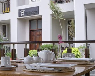 The Highbridge Guest Lodge - Madina