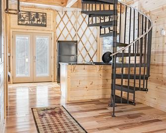 McBeary is Cozy, Cute, Luxury Yurt w/ Big Deck, Hot Tub - Next to Dollywood - Pigeon Forge