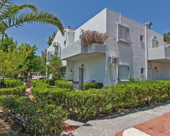 Rastoni - Spili - Edificio