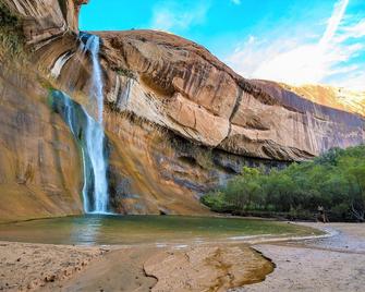 Red Rock Ranch Log Cabin: Large, Fully Furnished - Escalante - Außenansicht