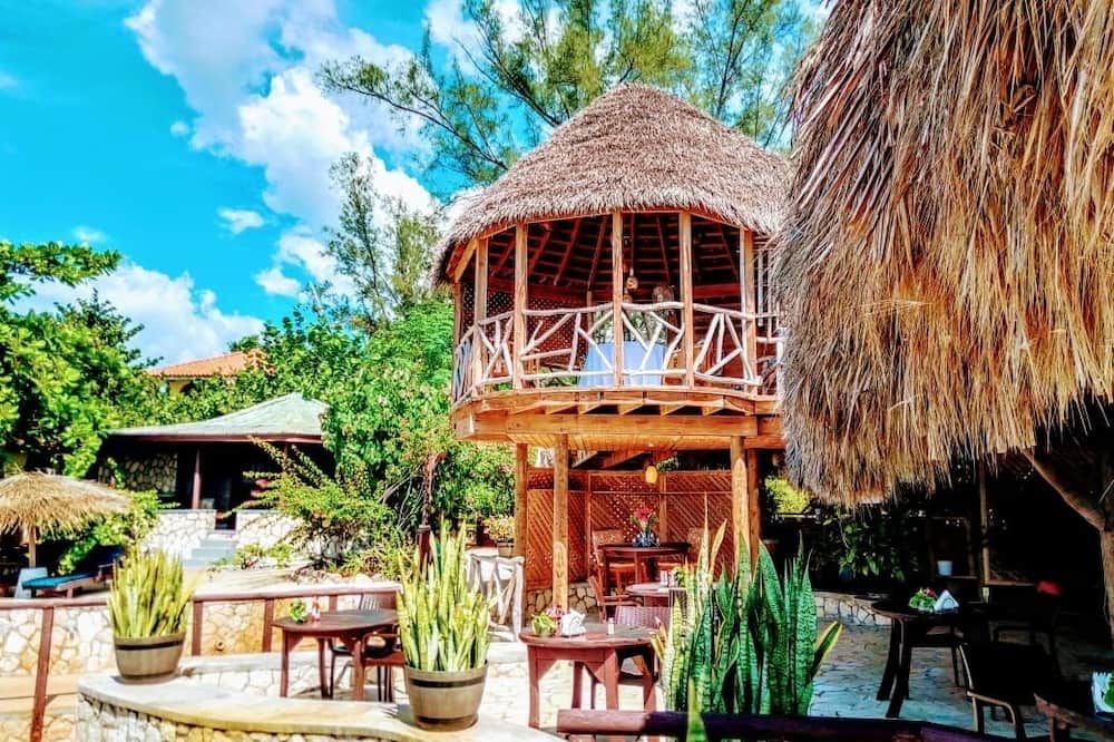 كاتشا فولينغ ستار - نيغريل - شرفة مرصوفة