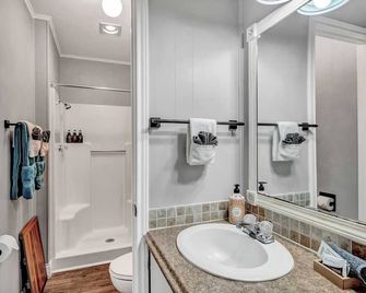 Less Than A Mile From Lake Fork-Updated-Catfish Cabin Rm 1 - Quitman