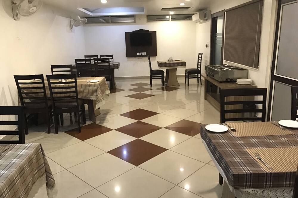 Elite Suites Mint Gomti Nagar - לאקנאו - מסעדה