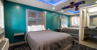 Royala Inn - Montebello - Bedroom