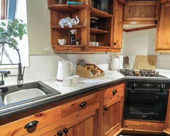 Penygrisiau, Pet Friendly, Character Holiday Cottage In Barmouth - Barmouth - Kitchen