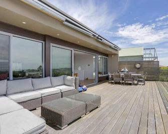 Seaview Retreat - large house with beautiful bay views - Blairgowrie - Patio