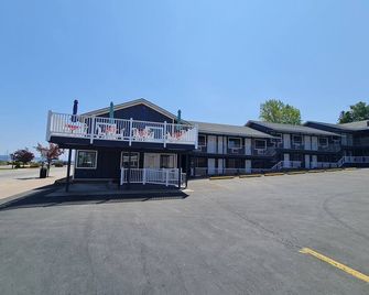 Bayside Inn - Saint Ignace - Building