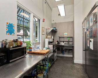 Ith Santa Barbara Beach Hostel - Santa Barbara - Kitchen