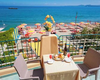 Hotel Rivamare - Ischia