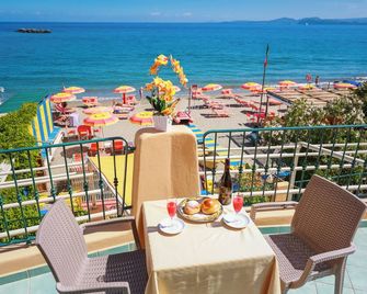 Hotel Rivamare - Ischia - Balcón