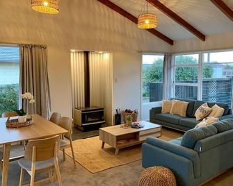 Kaikoura Peaks Emotel - Kaikoura - Living room