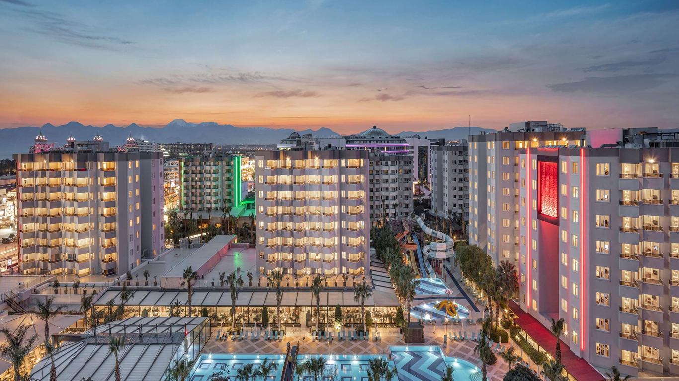 رامادا ريزورت باي ويندام لارا