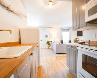 Great Island Inn: A Boutique Apartment Hotel - New Castle - Kitchen