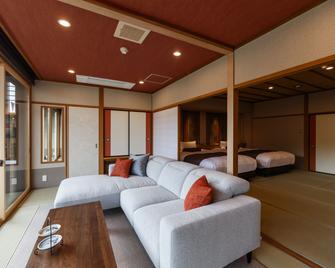 Tachibana Shikitei - Kaga - Living room