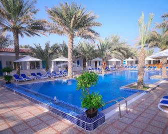 Fujairah Hotel & Resort - Fujairah - Bazén