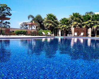 House In Gated Community In Praia Do Rosa - Araçatuba - Piscina