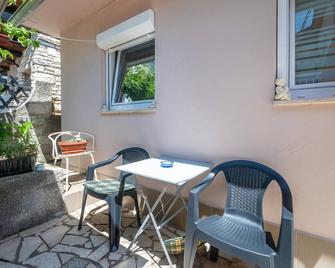 Beautiful Apartment In Pula With Wifi - Pula - Patio