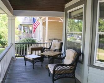 Historic Home with Outdoor Hot Tub Near Downtown in Public Transportation Hub - Chicago - Balcony
