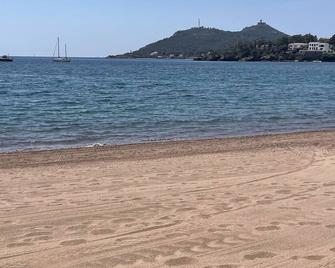 Cap Esterel : Magnifique Vue Mer 2 Pcs Rénové Et Climatisé / 5 Pers - Agay - Plage
