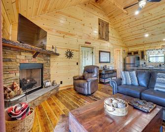 Mountain View and Fire Pit Updated Murphy Cabin! - Murphy