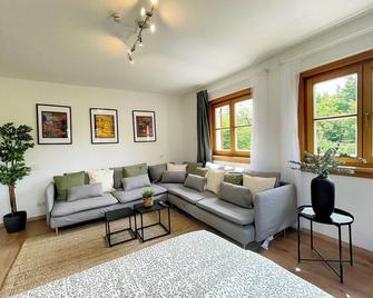 Lake Family and Group Apartments - بريغنتس - غرفة معيشة