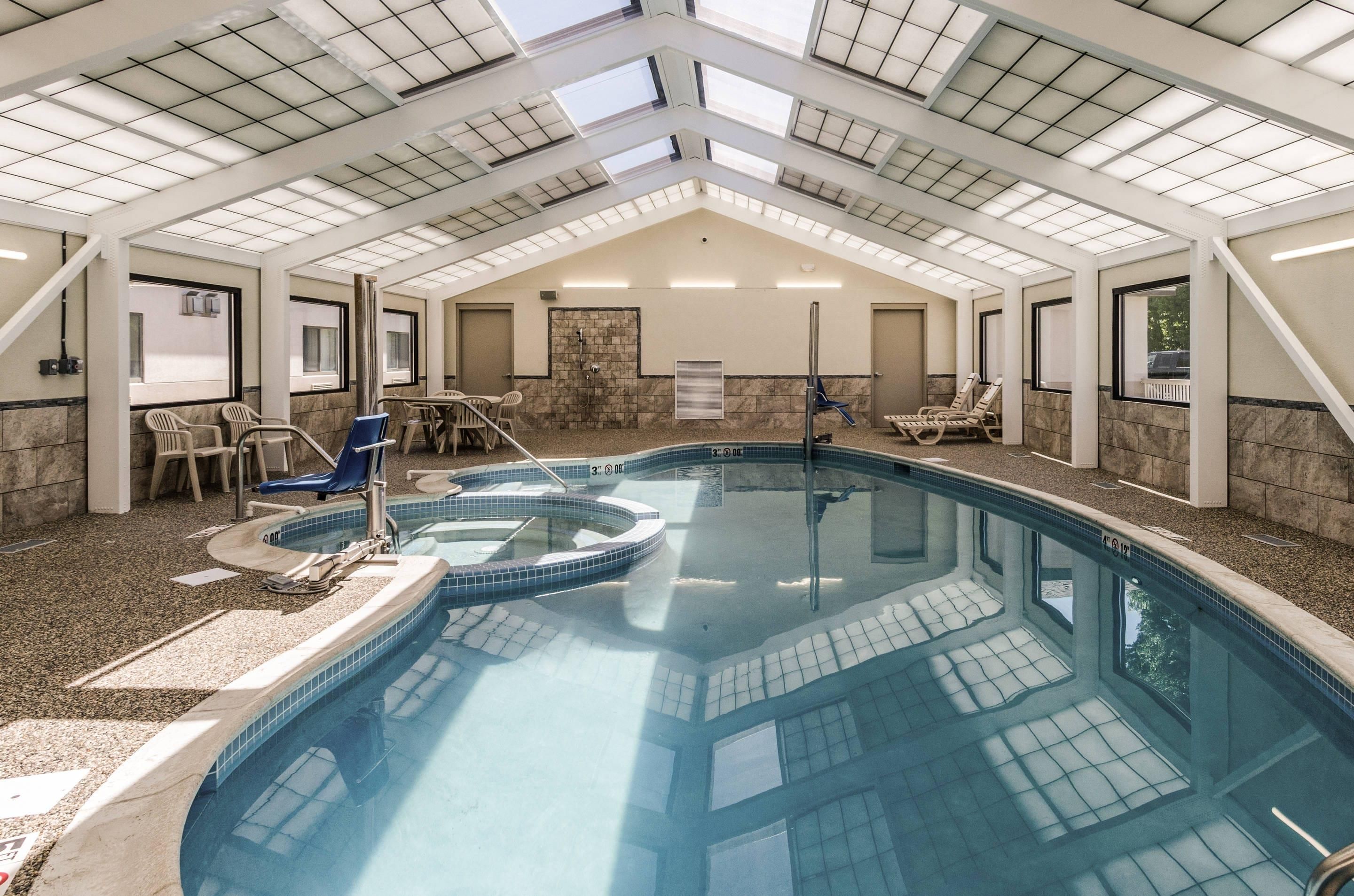 Comfort Inn & Suites West Springfield - West Springfield - Piscina