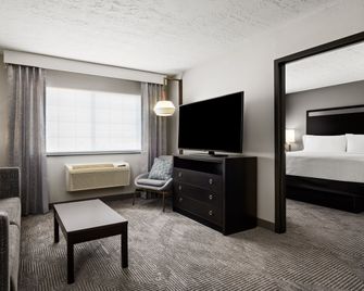 Holiday Inn & Suites Albuquerque Airport By IHG - Albuquerque - Vardagsrum