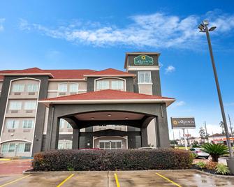 La Quinta Inn & Suites by Wyndham Houston - Magnolia - Magnolia - Building