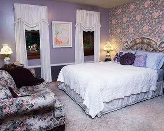 Country Inn Bed and Breakfast - Fort Bragg - Bedroom