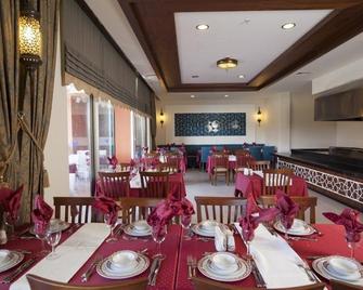 Club Side Coast - Side - Restauracja