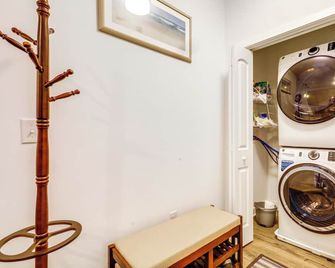 Bright Lewes Condo w/ Balcony, 7 Mi to Beach! - Lewes - Laundry facility