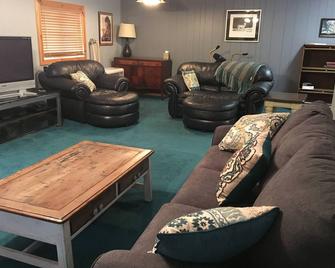 Lazy Mountain Hideaway - Palmer - Wohnzimmer